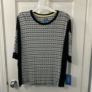NWT Simply Vera Vera Wang Black and White Geometric Top 3/4 sleeve size Small